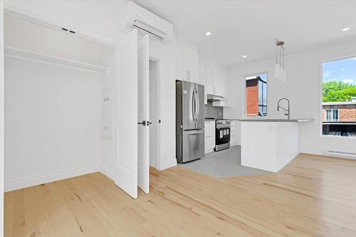Kitchen - 202-1910 Rue Sullivan, Montréal (Le Sud-Ouest), QC - Indoor Photo Showing Kitchen With Stainless Steel Kitchen