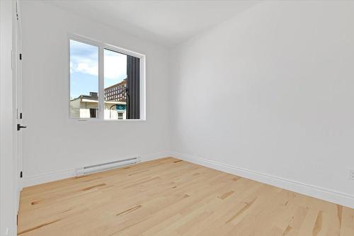 Bedroom - 202-1910 Rue Sullivan, Montréal (Le Sud-Ouest), QC - Indoor Photo Showing Other Room
