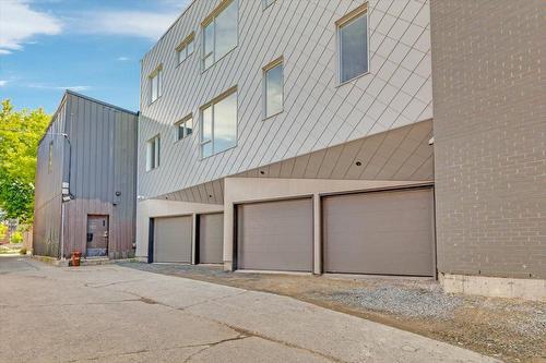 Garage - 202-1910 Rue Sullivan, Montréal (Le Sud-Ouest), QC - Outdoor With Exterior