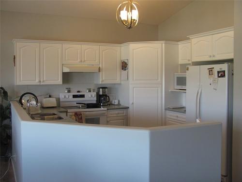 58-124 Sarsons Road, Vernon, BC - Indoor Photo Showing Kitchen