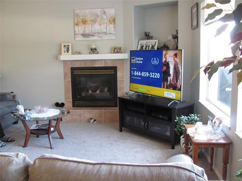 58-124 Sarsons Road, Vernon, BC - Indoor With Fireplace