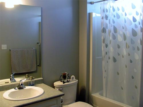 58-124 Sarsons Road, Vernon, BC - Indoor Photo Showing Bathroom