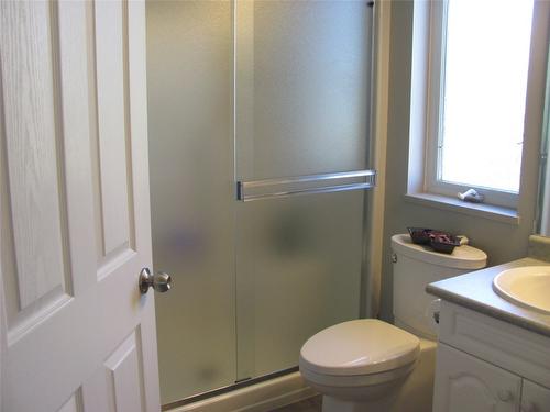 58-124 Sarsons Road, Vernon, BC - Indoor Photo Showing Bathroom