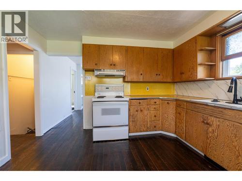 319 High Street, Nelson, BC - Indoor Photo Showing Kitchen