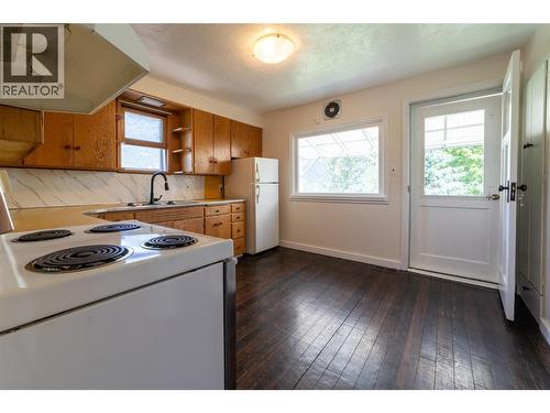 319 High Street, Nelson, BC - Indoor Photo Showing Kitchen