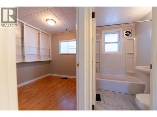 319 High Street, Nelson, BC - Indoor