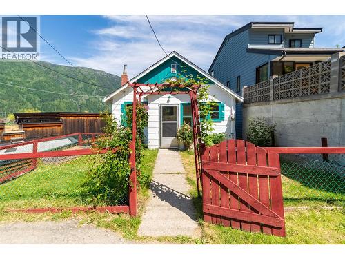 319 High Street, Nelson, BC - Outdoor With Deck Patio Veranda
