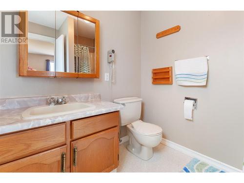 118 Arlayne Road, Kaleden, BC - Indoor Photo Showing Bathroom