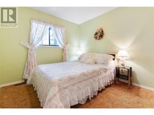 118 Arlayne Road, Kaleden, BC - Indoor Photo Showing Bedroom