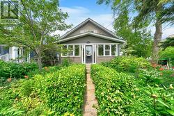 47 STEWART STREET  Oakville, ON L6K 1X6