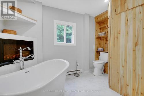 828 Ashby Road, Lanark Highlands, ON - Indoor Photo Showing Bathroom