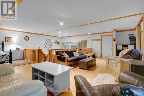 828 Ashby Road, Lanark Highlands, ON - Indoor Photo Showing Living Room