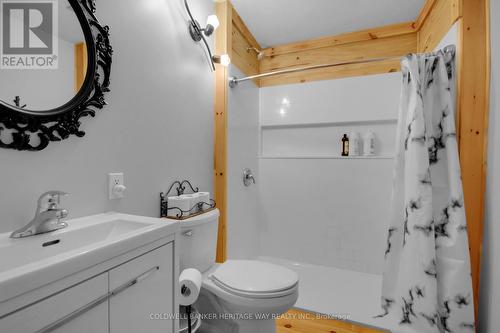 828 Ashby Road, Lanark Highlands, ON - Indoor Photo Showing Bathroom