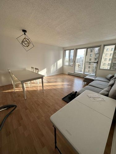 Living room - 809-11115 Boul. Cavendish, Montréal (Saint-Laurent), QC - Indoor Photo Showing Living Room