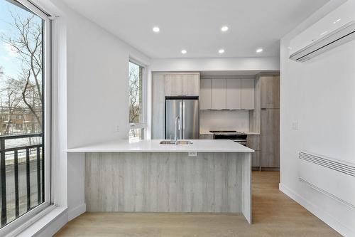 Cuisine - 101-6037 Boul. De Maisonneuve O., Montréal (Côte-Des-Neiges/Notre-Dame-De-Grâce), QC - Indoor Photo Showing Kitchen With Upgraded Kitchen