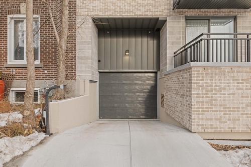Garage - 308-6037 Boul. De Maisonneuve O., Montréal (Côte-Des-Neiges/Notre-Dame-De-Grâce), QC - Outdoor With Exterior