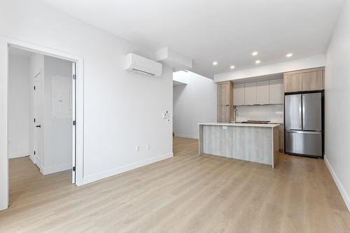 Living room - 308-6037 Boul. De Maisonneuve O., Montréal (Côte-Des-Neiges/Notre-Dame-De-Grâce), QC - Indoor Photo Showing Kitchen
