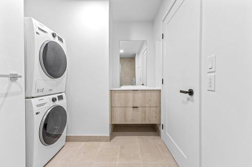 Bathroom - 308-6037 Boul. De Maisonneuve O., Montréal (Côte-Des-Neiges/Notre-Dame-De-Grâce), QC - Indoor Photo Showing Laundry Room