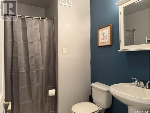 410 6Th Street E, Wynyard, SK - Indoor Photo Showing Bathroom