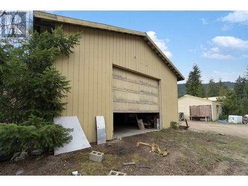 3354 Oxbow Frontage Road, Malakwa, BC - Outdoor