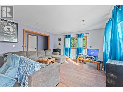 3354 Oxbow Frontage Road, Malakwa, BC - Indoor