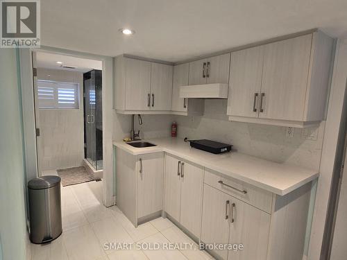 1078 Sawyer Avenue, Mississauga, ON - Indoor Photo Showing Kitchen