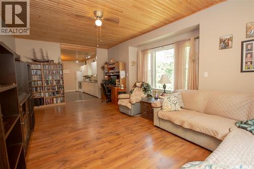 407 2Nd Street E, Wilkie, SK - Indoor Photo Showing Living Room