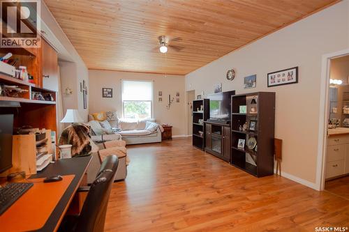 407 2Nd Street E, Wilkie, SK - Indoor