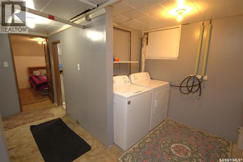 407 2Nd Street E, Wilkie, SK - Indoor Photo Showing Laundry Room