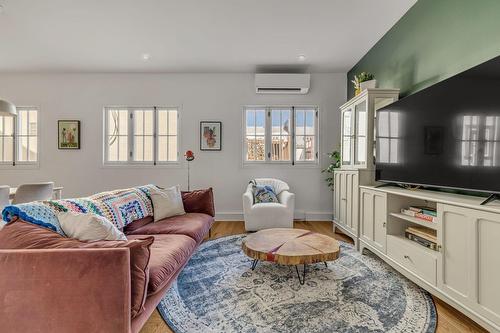 Salon - 303-43 Rue D'Auteuil, Québec (La Cité-Limoilou), QC 