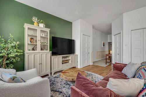 Salon - 303-43 Rue D'Auteuil, Québec (La Cité-Limoilou), QC 