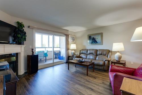 306-3850 Brown Road, West Kelowna, BC - Indoor Photo Showing Living Room With Fireplace