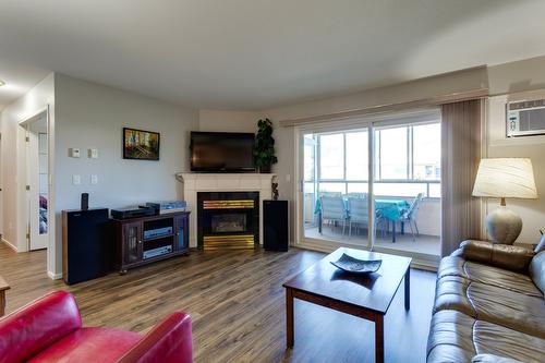 306-3850 Brown Road, West Kelowna, BC - Indoor Photo Showing Living Room With Fireplace