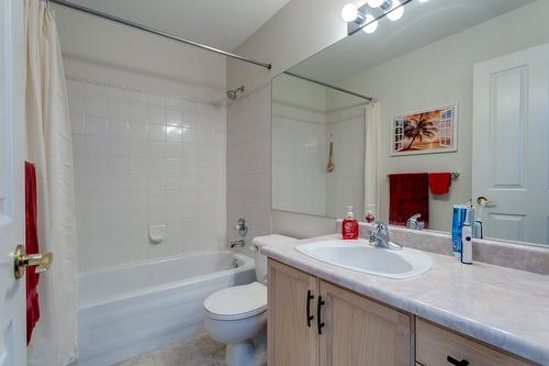 306-3850 Brown Road, West Kelowna, BC - Indoor Photo Showing Bathroom