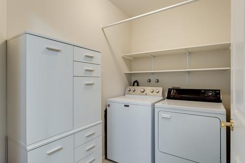 306-3850 Brown Road, West Kelowna, BC - Indoor Photo Showing Laundry Room