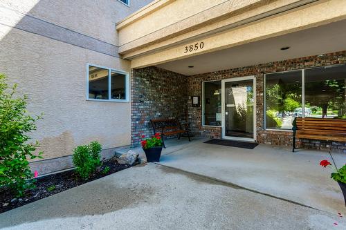 306-3850 Brown Road, West Kelowna, BC - Outdoor With Deck Patio Veranda