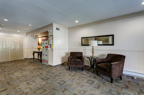 306-3850 Brown Road, West Kelowna, BC - Indoor Photo Showing Other Room