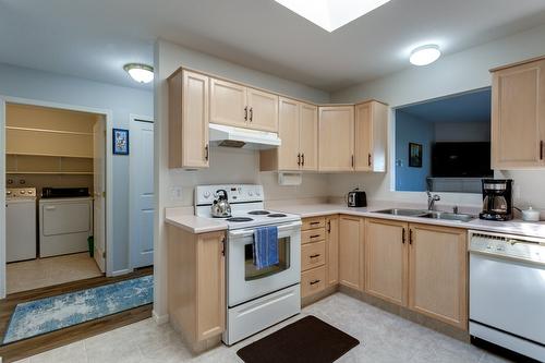 306-3850 Brown Road, West Kelowna, BC - Indoor Photo Showing Kitchen With Double Sink