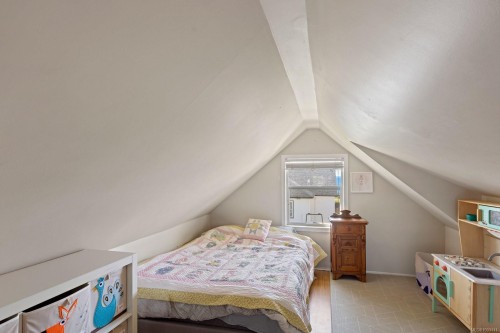 16 Howe St, Victoria, BC - Indoor Photo Showing Bedroom