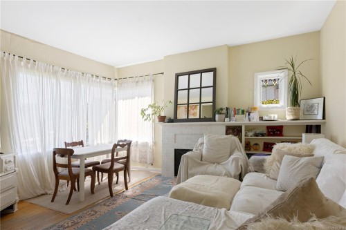 16 Howe St, Victoria, BC - Indoor