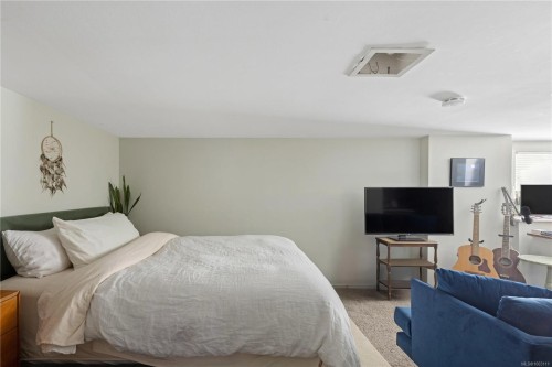 16 Howe St, Victoria, BC - Indoor Photo Showing Bedroom