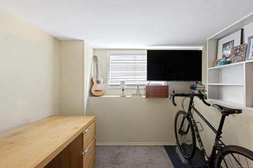 16 Howe St, Victoria, BC - Indoor