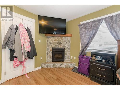 729 Stanley Avenue, Enderby, BC - Indoor Photo Showing Living Room With Fireplace