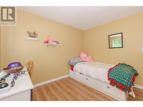 729 Stanley Avenue, Enderby, BC - Indoor Photo Showing Bedroom