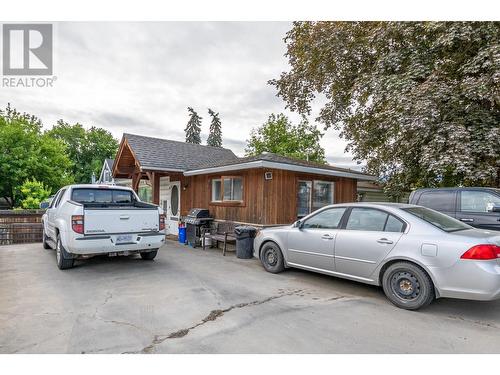 729 Stanley Avenue, Enderby, BC - Indoor Photo Showing Garage