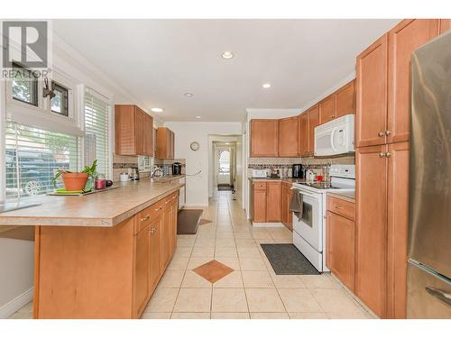 729 Stanley Avenue, Enderby, BC - Indoor Photo Showing Kitchen