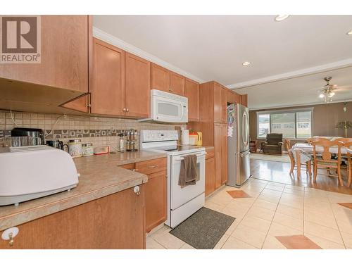 729 Stanley Avenue, Enderby, BC - Indoor Photo Showing Kitchen