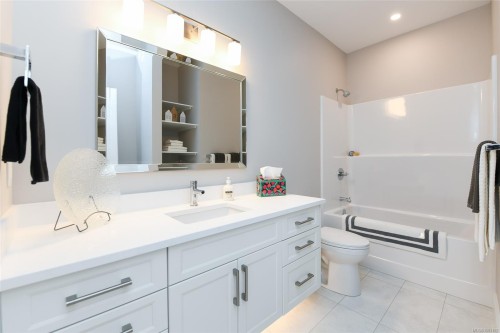 3400 Rhys Rd, Courtenay, BC 