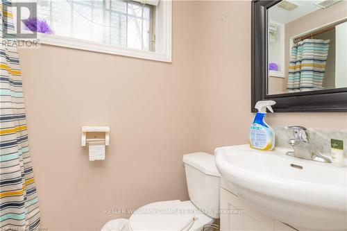 574 Upper Sherman Avenue, Hamilton, ON - Indoor Photo Showing Bathroom
