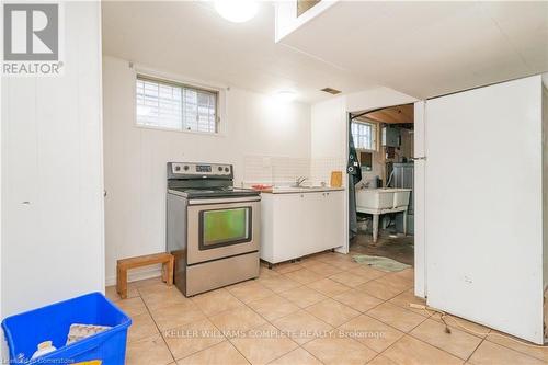 574 Upper Sherman Avenue, Hamilton, ON - Indoor Photo Showing Kitchen